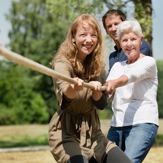 Sozialverband Nordrhein-Westfalen VdK e.v. Menschen beim Tauziehen
