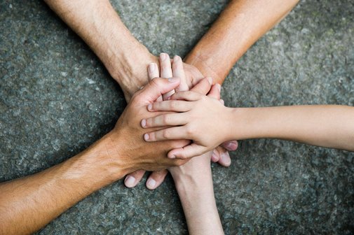 5 Hände zusammen 5 Hände zu sehen