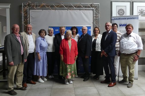 der Kreisvorstand des VdK und Gäste (v. l.): F-J. Schulenkorf, Antonius Dönnebrink, Ulrike Schulz, Annette Schauerte, Josef Weiner (Landesverband), Petra Bergmann, Ulrike Weiß, Herm. Berkemeyer, Anne Kortüm (Bürgermeisterin Stadt Gescher), Reinh. Böcker (stellv. Landrat Kr. Borken) Barbara Wiech, Bernhard Buß
