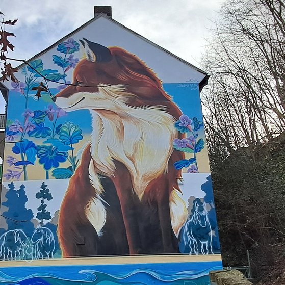 Voerder Str. 62, Fuchs auf Hauswand Bild von einem Fuchs auf einer Hauswand
